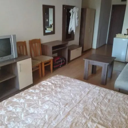 דירה Nessebur, South Beach, Private Studio, Larisa נסבר